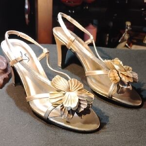 Life Stride Gold Floral Heels